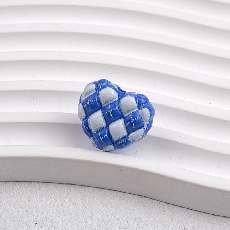 10 Stück Farbe Muster Druck Cartoon Herzform Acrylperlen DIY Schmuck Bekleidungsanhänger Zubehör