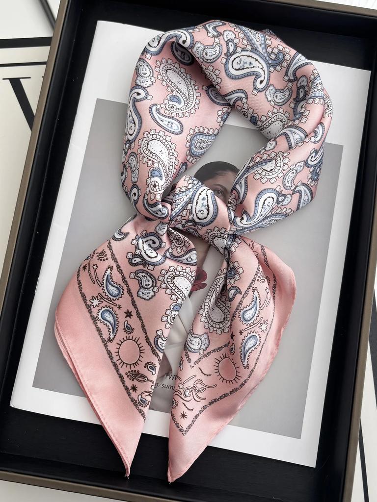 Vintage Chain Print Satin Square Scarf Soft Lightweight Women’s Fashion Accessory for Hair Neck Shawl Elegant Hair Scarf