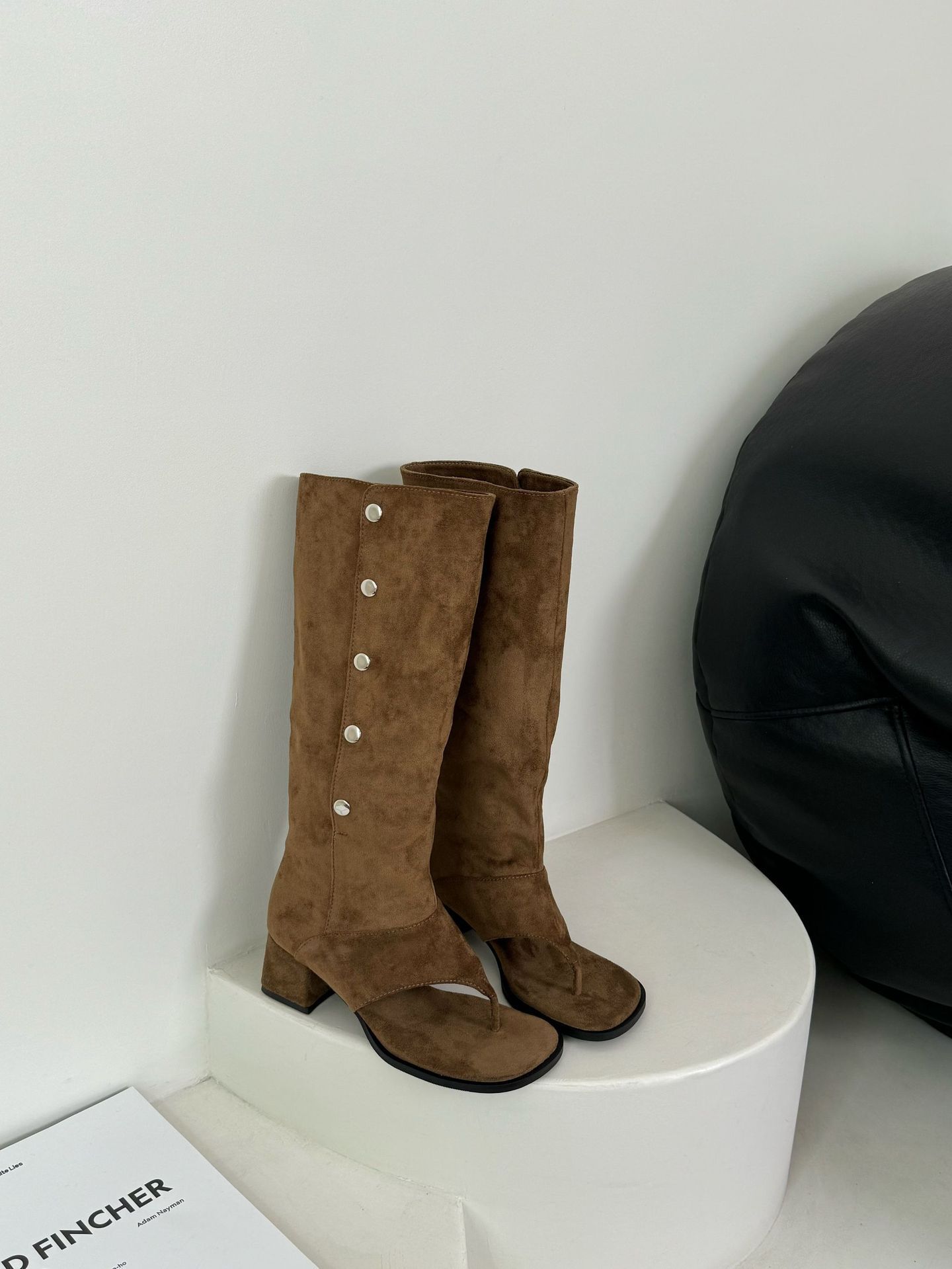 

Двухсторонние ботинки на толстом каблуке с квадратным носом, сжимающие стопу, с узором «елочка», женские, новинка 2025 года, западные джинсовые ботильоны 40 коричневый