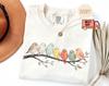 Comfort Colors® Vogelbeobachtungs-T-Shirt, Leicht durch Vögel abgelenkt, Süßes Vogel-T-Shirt, Geschenk für Vogelliebhaber, Vögel auf einem Ast, Geschenk für Vogelbeobachter