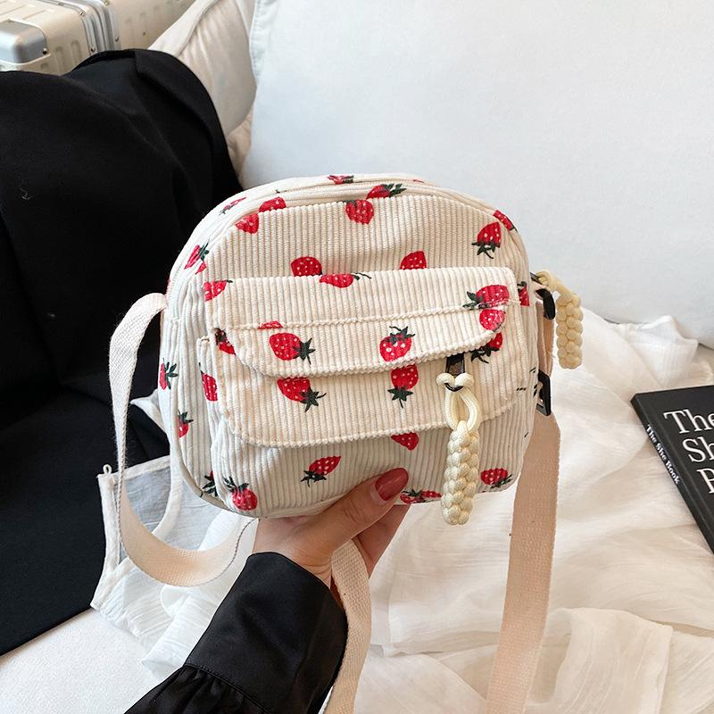 

School bag girl junior high school student high school student cute girl heart pink strawberry diagonal span bag