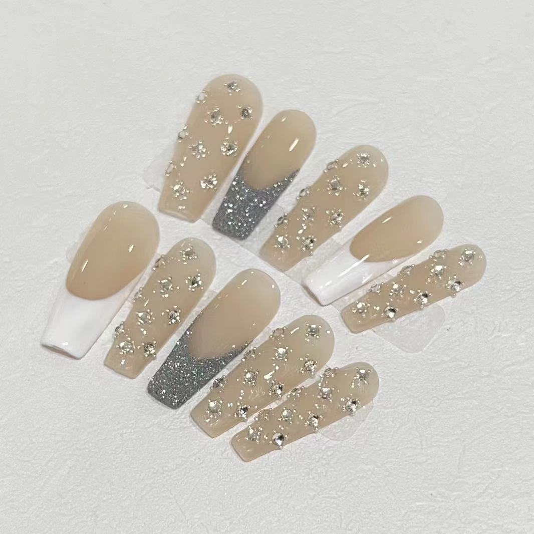 

Ношение брони с высококачественным чисто ручным нюдовым французским съемным маникюром, готовое изделие Large L