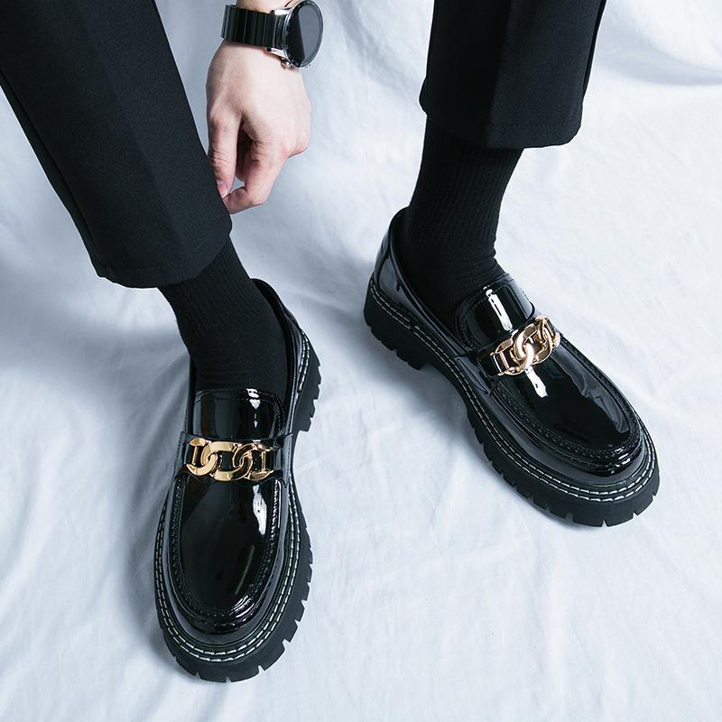Scarpe di lusso in pelle di alta gamma, senso di alta gamma nel Regno Unito, casual rialzate con suola spessa lucida