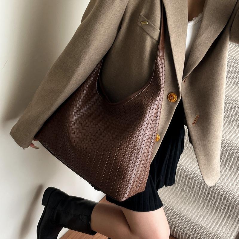 Feeling woven bag women's atmosphere versatile shoulder bag niche underarm bag texture portable commuter bag