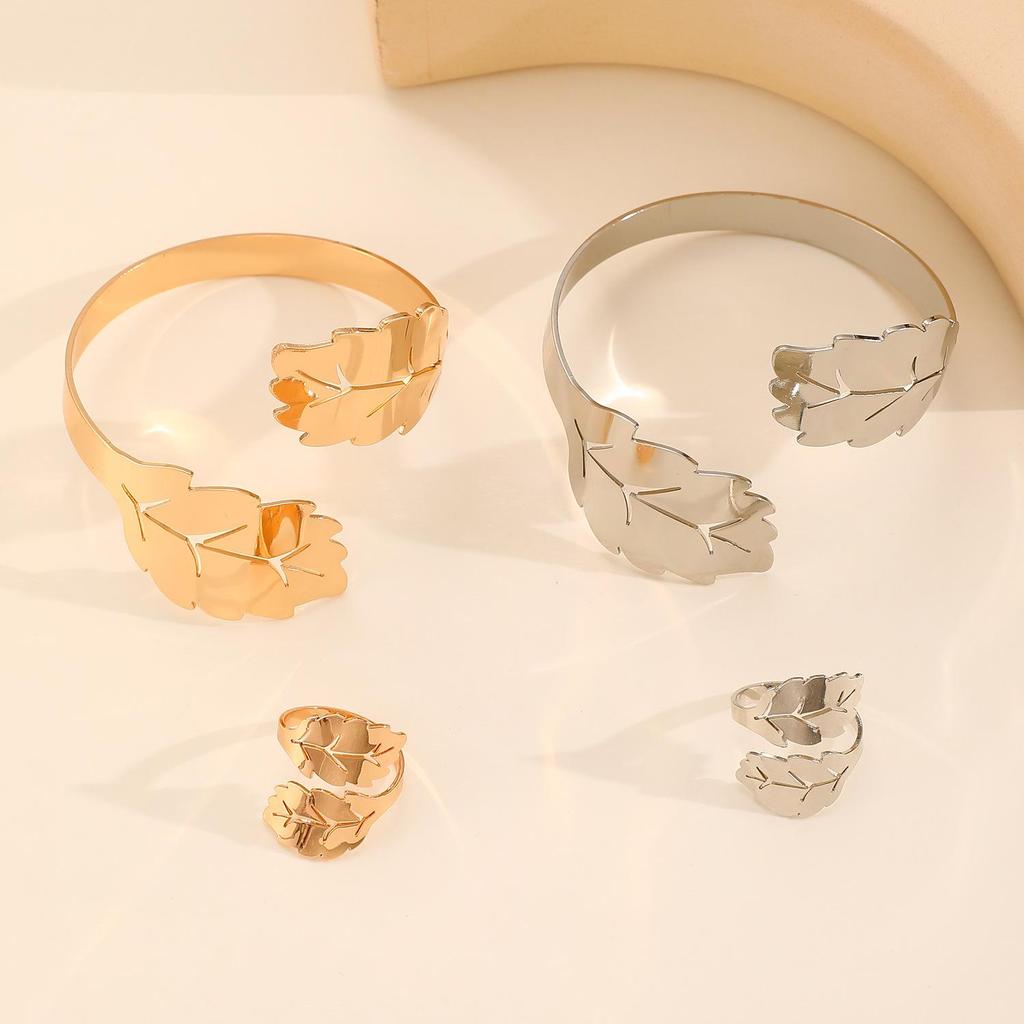 2-teiliges kreatives Metall-Durchbruch-Blatt-Armreif- & Ring-Set für Damen