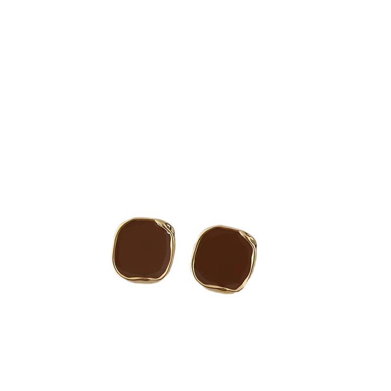 2024 Retro Amber Brown Women's Stud Earrings: High-End, Light Luxury, Niche Hong Kong Style