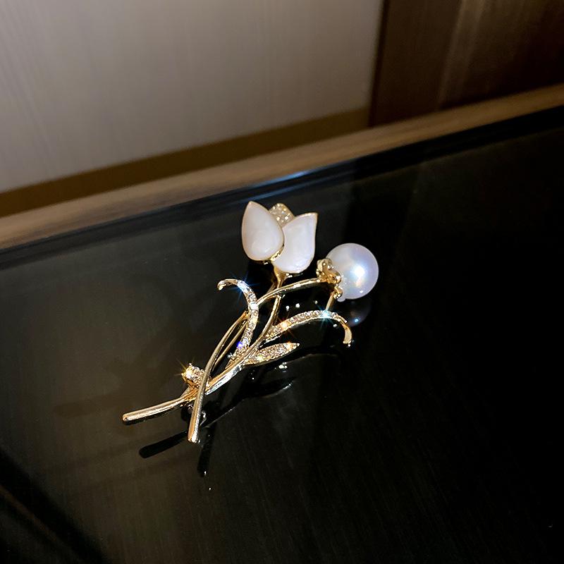 Korean Retro Pearl Bow Brooch - Elegant Fairy Style Suit Accessory