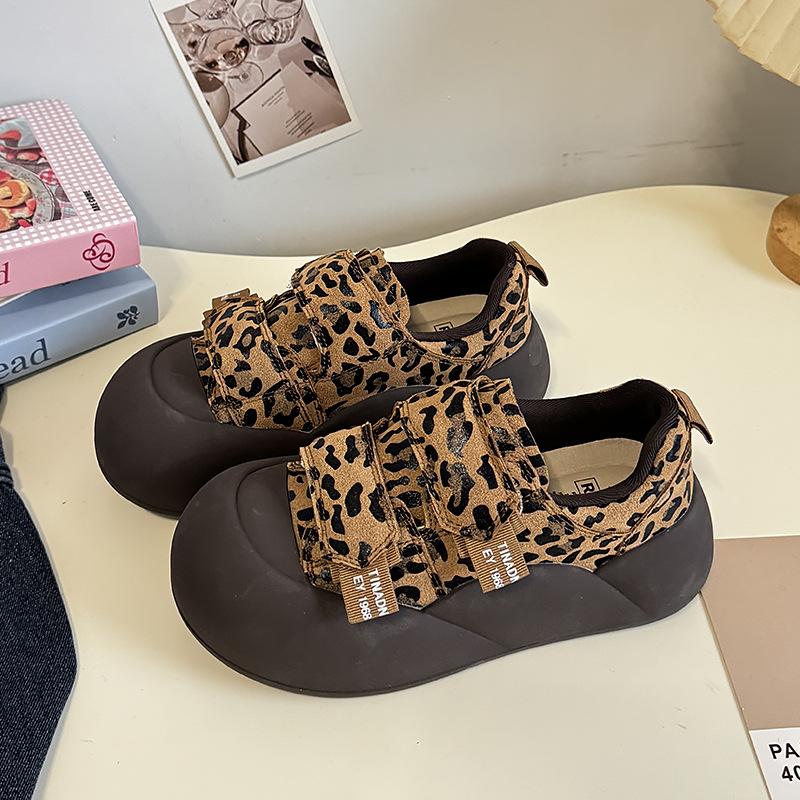 

Мода 2025 Женская обувь на ремешке-липучке в корейском стиле, винтажные массивные лоферы, женская обувь с низким верхом, леопардовые кеды для скейтборда для женщин 40