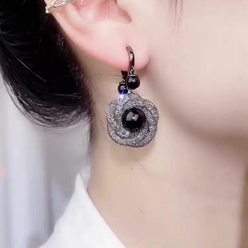 Retro black mesh zircon flower earrings, ear buckles, women's personality, high-end design earrings, fashion earrings.