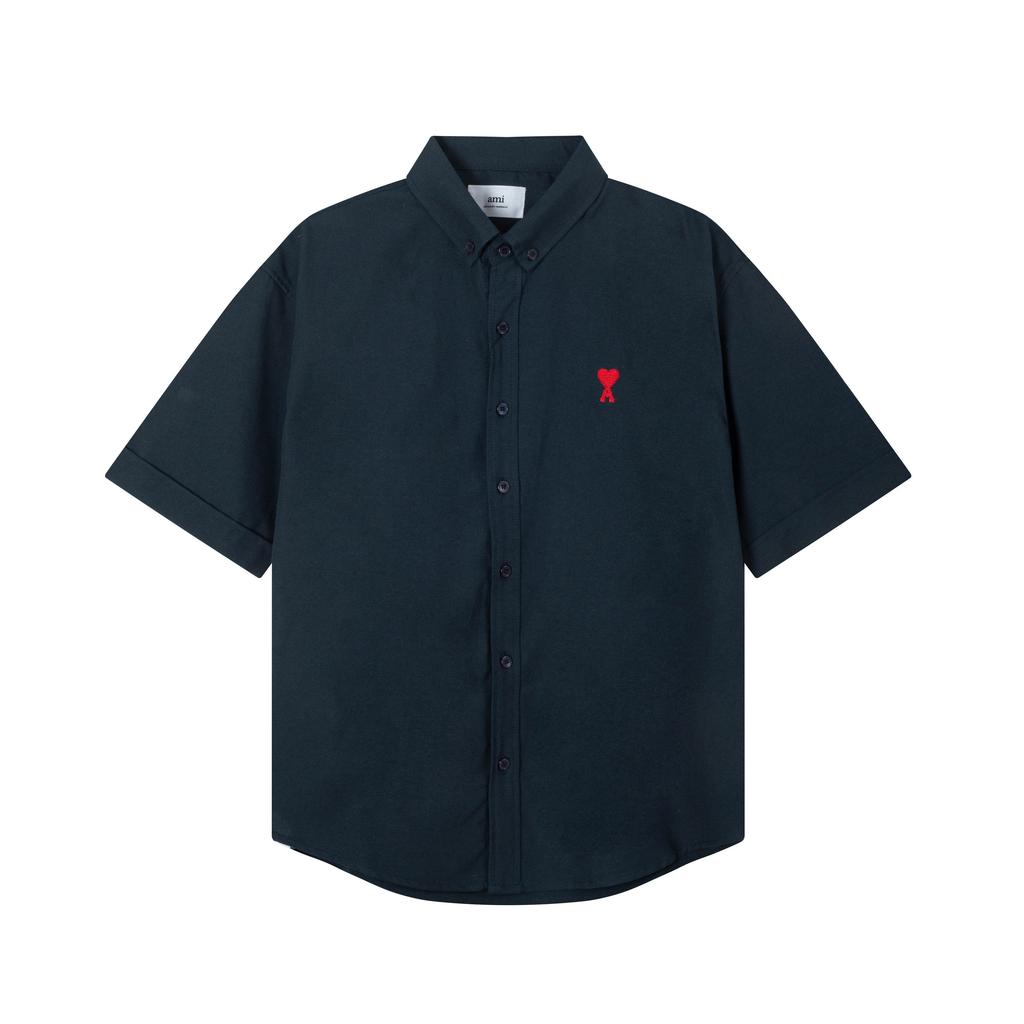 AMI Klassisches Frühling- und Herbst-Baumwoll-Freizeit-T-Shirt mit rotem Herz-Stickerei und kurzen Ärmeln in Unifarben auf der Brust