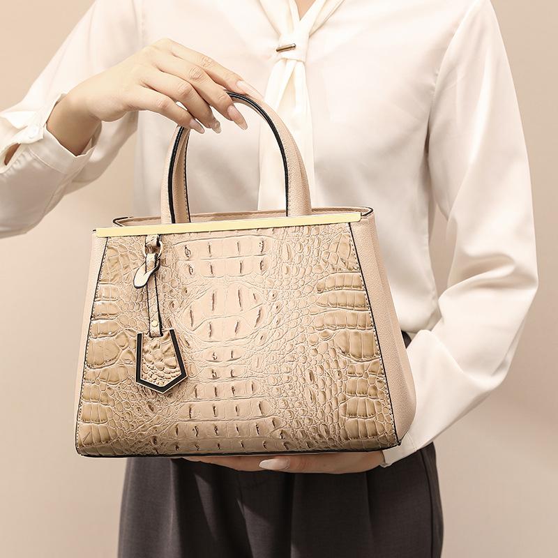 Crocodile-pattern handbag for women, new fashion large-capacity shoulder bag, light luxury texture three-piece crossbody bag set