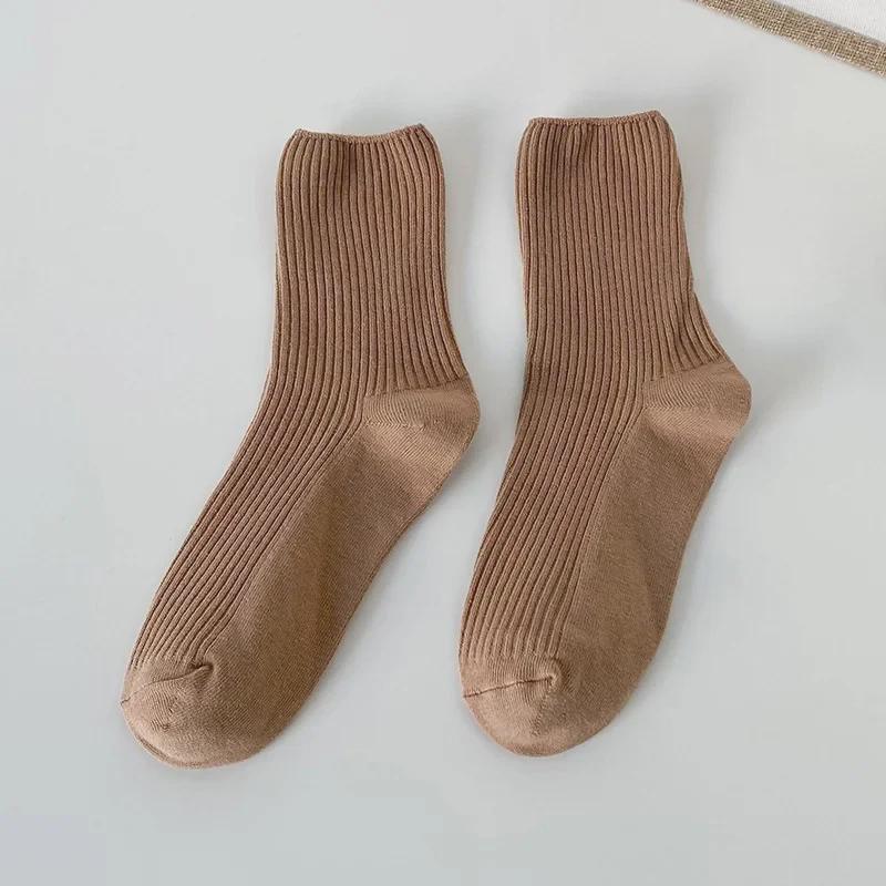 Damen Mid-Tube Einfarbige Socken - Schwarz & Weiß, Koreanischer Stil, All-Match, Trendig für Frühling und Herbst Sport.