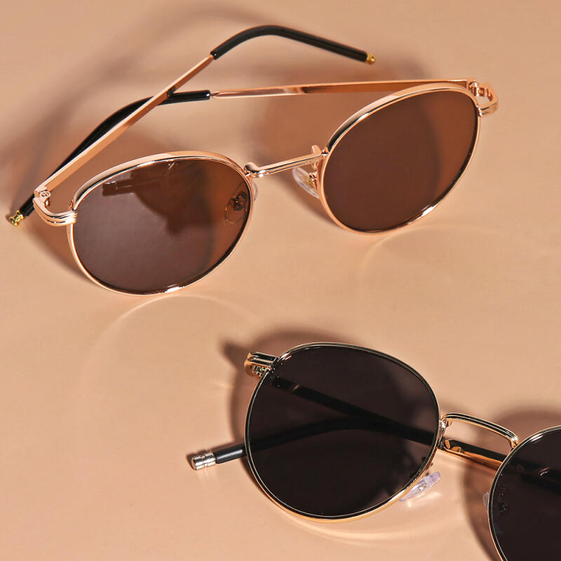 

Women s Round Lightweight 4-Color Daily Sunglasses 8876 Silver Black