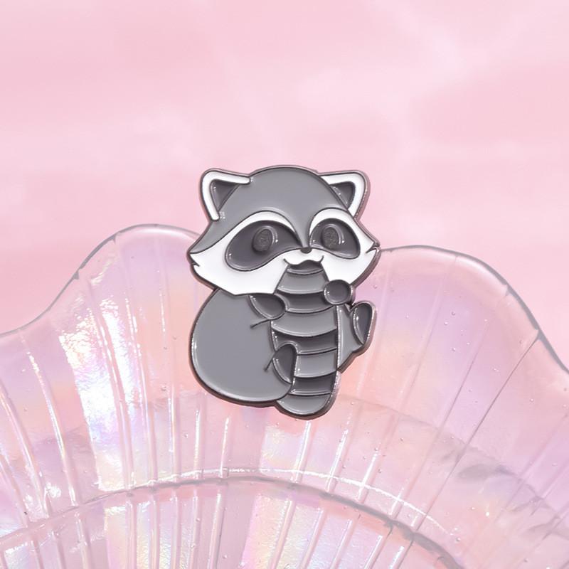 Playful Charming Raccoon Design Brooch Fun Animal Pin Stylish Alloy Badge Everyone For