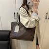 New Fashion Commuter Handbag Niche High-end Feeling Shoulder Underarm Bag Going Out Large Capacity Tote Women's Bag