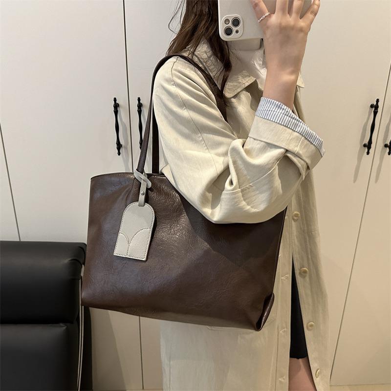 New Fashion Commuter Handbag Niche High-end Feeling Shoulder Underarm Bag Going Out Large Capacity Tote Women's Bag