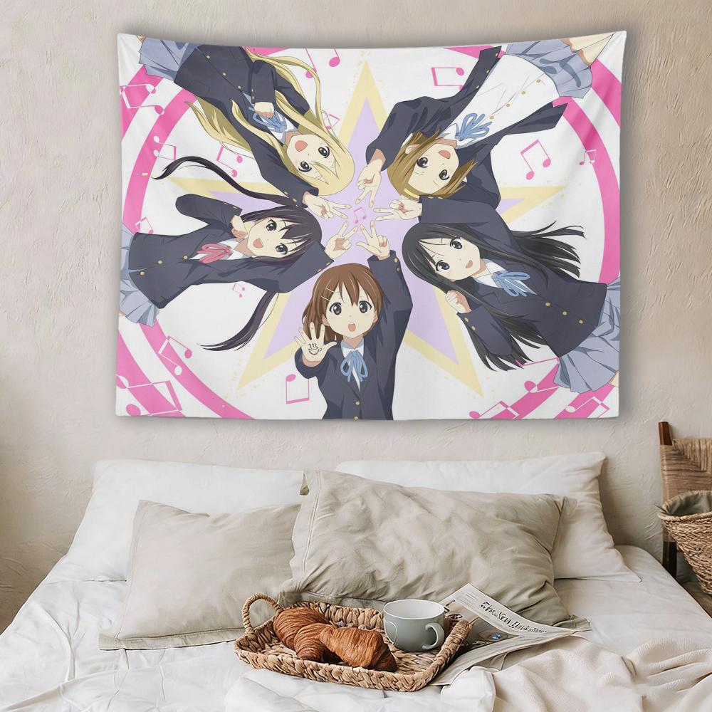 Avanti! Arazzo da Parete di Gruppo Anime, Carina Ragazza Anime Musicale da Appendere alla Parete, Decorazione in Poliestere per Camera da Letto, Dormitorio e Fan di Anime