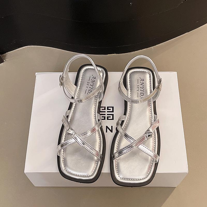 

Босоножки женские новые летние высококлассные юбка ремешок на одно слово низкий каблук плоские пляжные туфли 40 серебряный