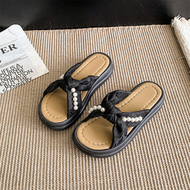 Internet celebrity retro pearl national style slippers women's summer 2025 new wear thick bottom stepping on shit feeling one word sandals casual