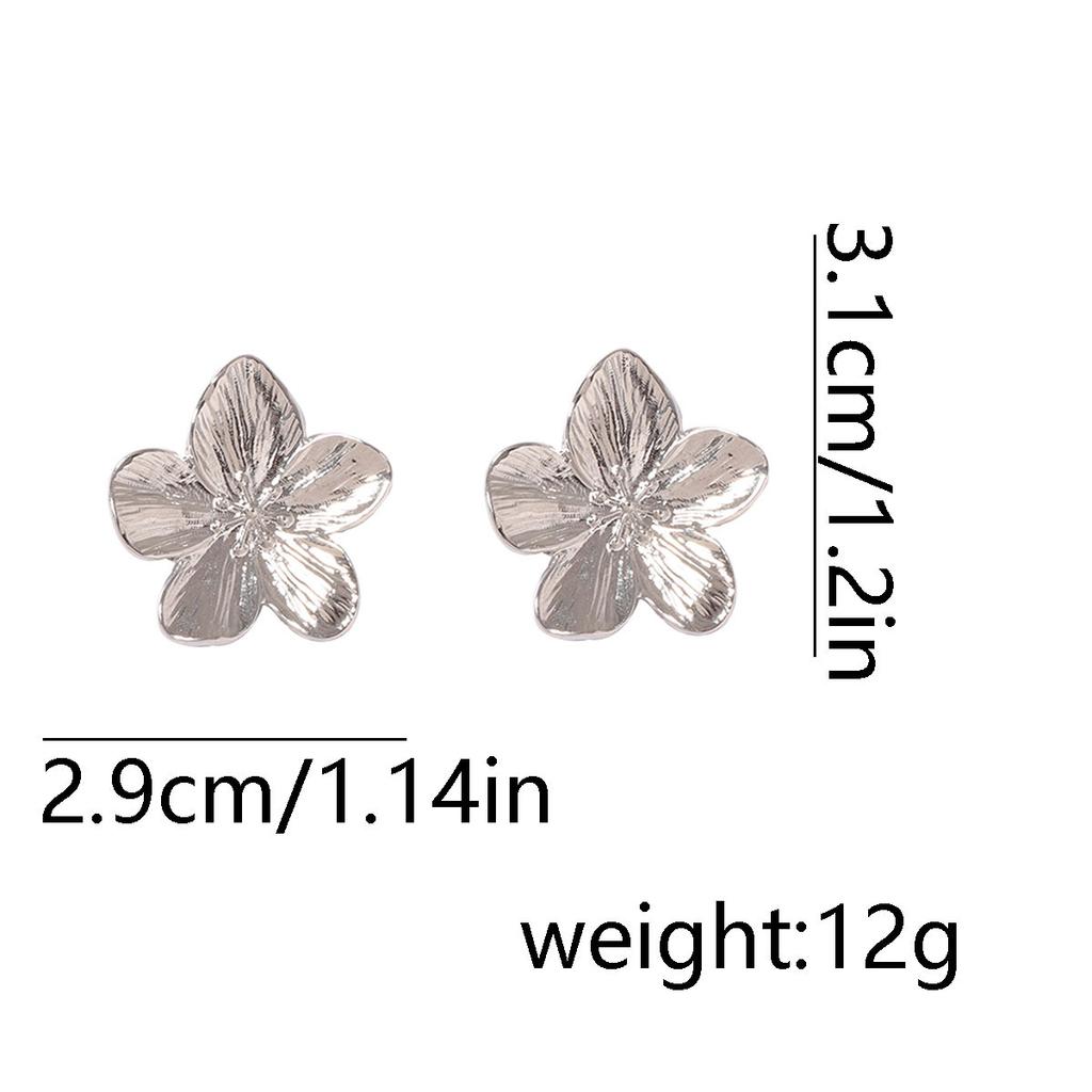 The silver alloy floral stud earrings with a cold and elegant style are versatile for daily, casual and commuting women