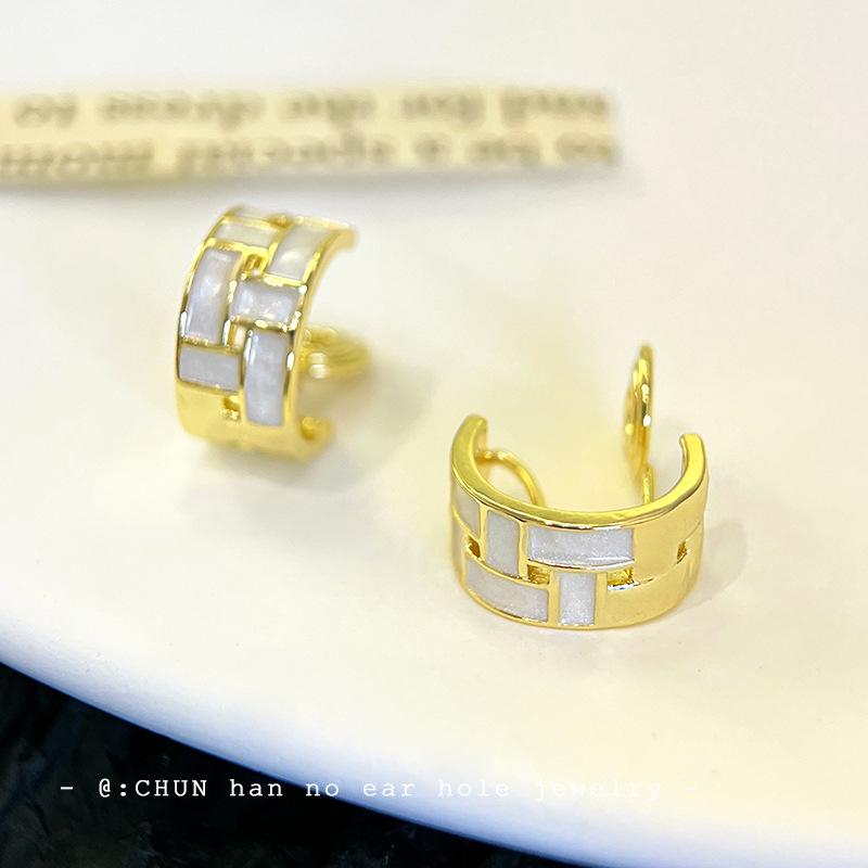 Japanese and Korean metal woven oil drip ear clips spring and summer geometric niche design stud earrings simple retro silicone no ear piercings