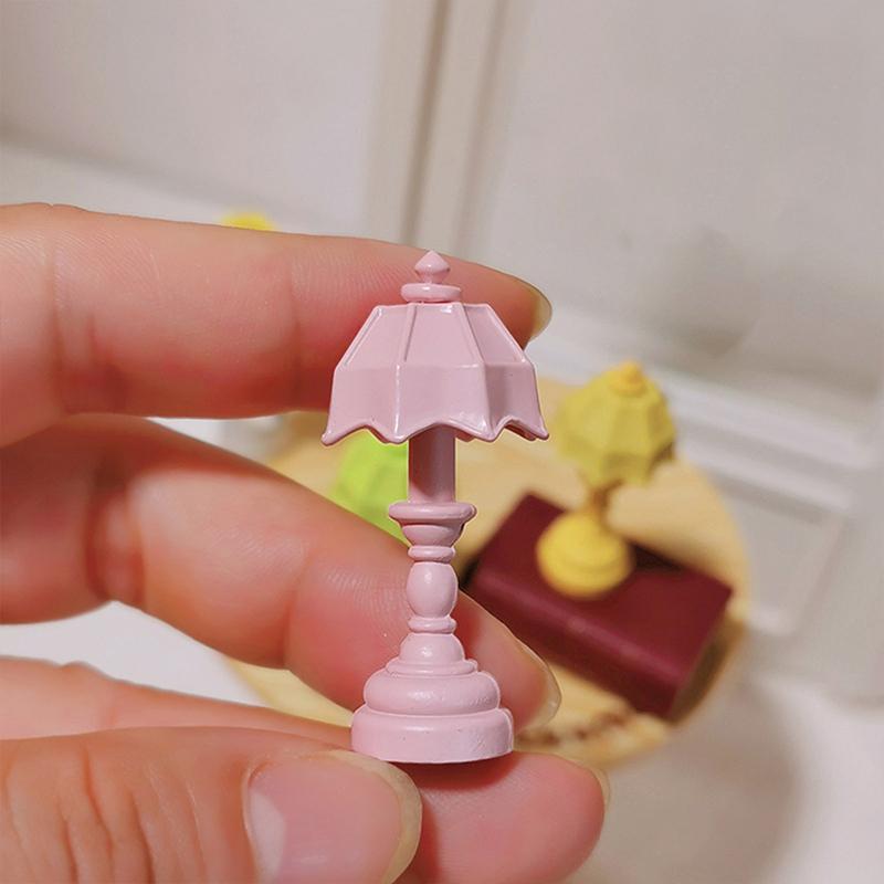 1Pcs Candy Colored Lighting Simulation Mini Table Lamp Ornament Doll House Lamps Decor Accessories Dollhouse Miniature Toy Model