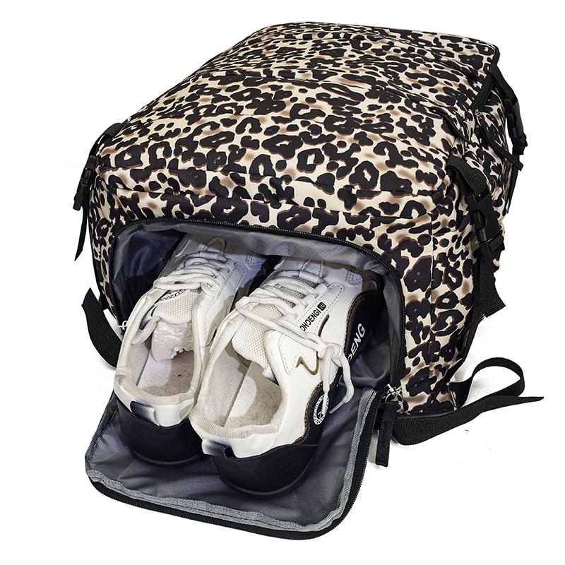 Rucksack mit Leopardenmuster, mehreren Taschen und verstellbaren Trägern