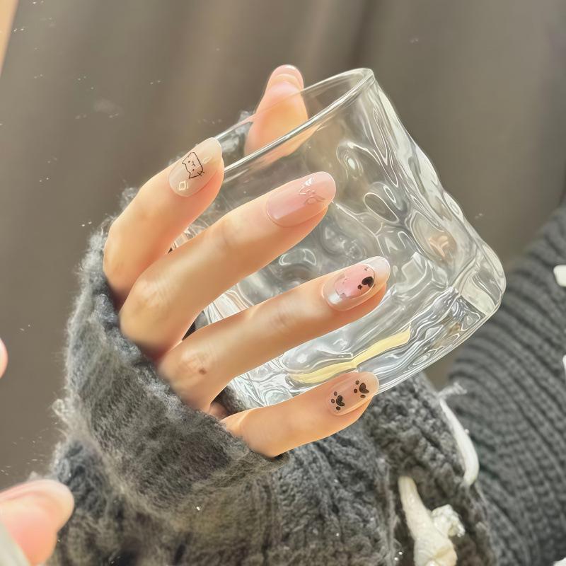 Student Wearable Nails: Cute Animal Style, Short & Versatile, Autumn/Winter Whitening Collection, Removable for Daily Use