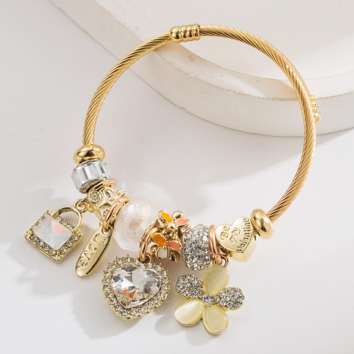 

Stainless Steel Bracelet - Fashionable and Sweet Heart-shaped Lock Charm with Love Hearts and Flowers - High-end String Bead Bracelet бежевий