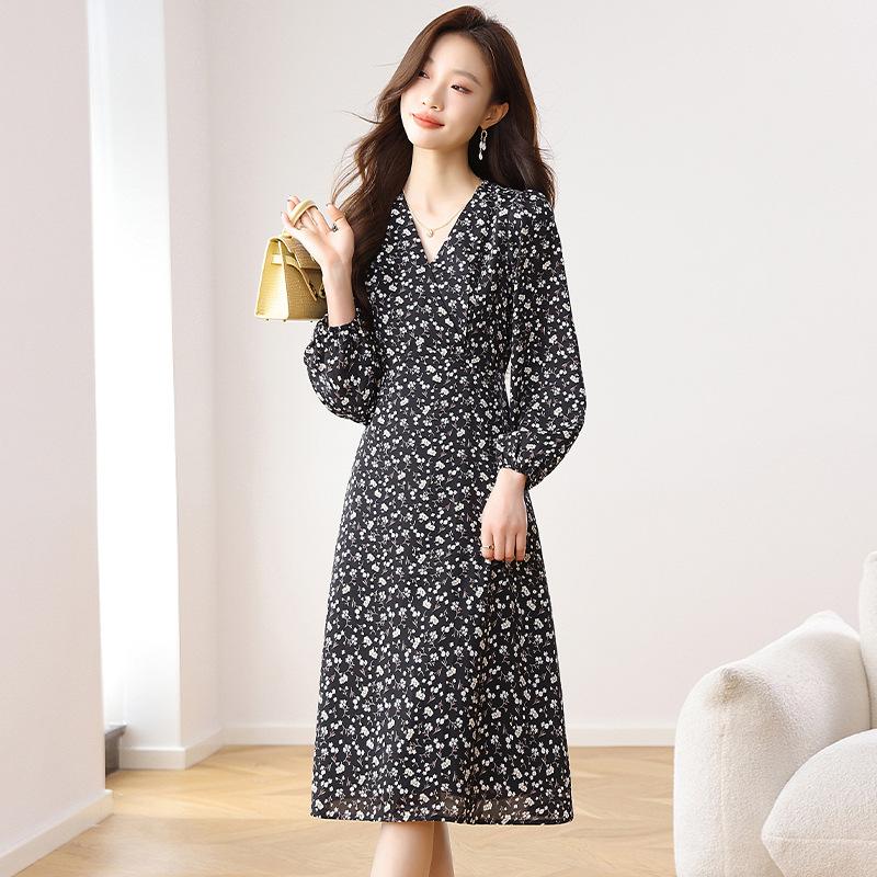 

Маленькое весенне-осеннее внутреннее черное платье в цветочек, женское, новое, с темпераментом, с завышенной талией, юбка до щиколотки 2XL чёрный