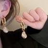 2025 New French Elegant Gold Color Irregular Pearls Pendant Earrings for Women Vintage Baroque Imitation Pearl Earrings Jewelry