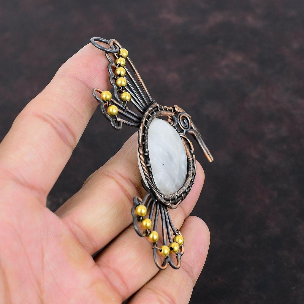 Regenbogen-Mondstein Anhänger Kupferdraht umwickelter Edelsteinanhänger Kupferschmuck Handgefertigter Boho-Anhänger Vogelschmuck Zum Geschenk Geburtssteinanhänger