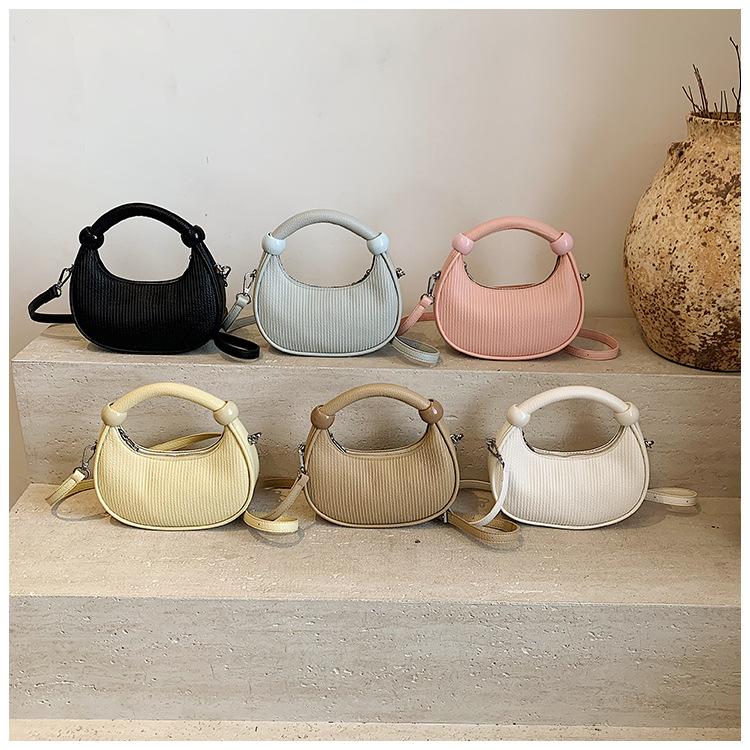 Premium sense small bag women 2025 new fashion versatile messenger bag exquisite super fire handbag commuter small bag