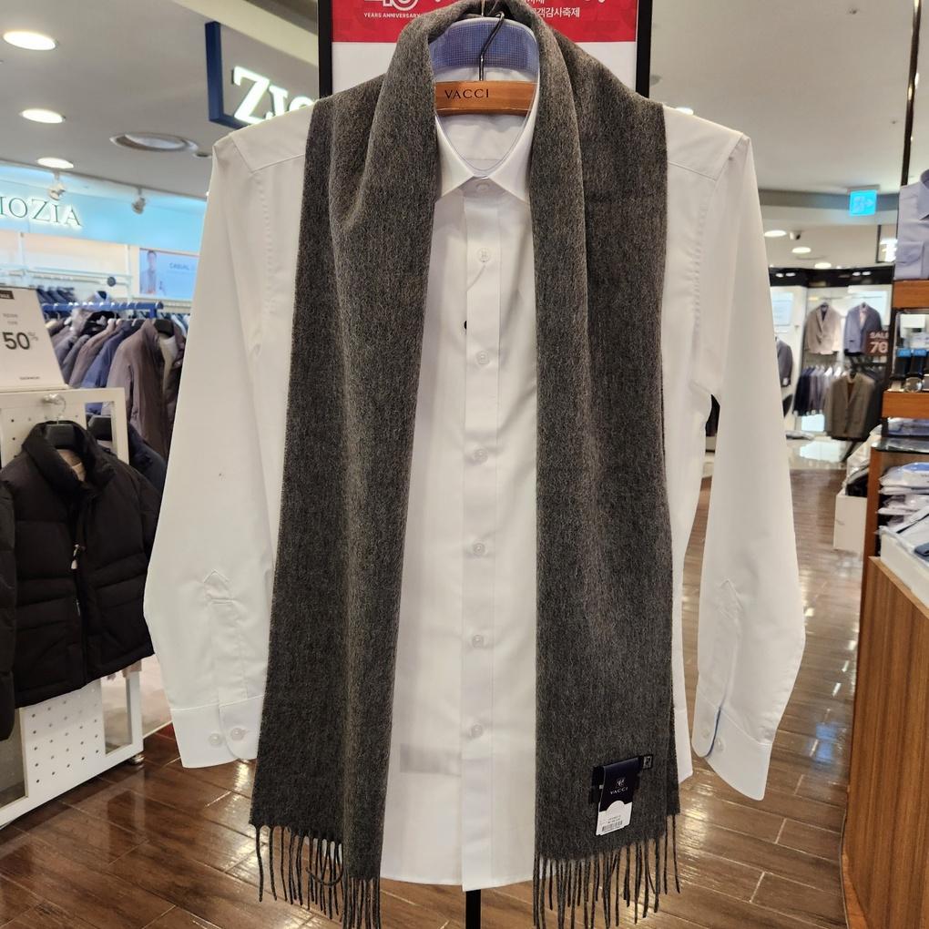 Men's warm winter 100% wool luxury muffler. Available in two colors: brown, beige, and gray. Simple muffler VM1M4BR116G0