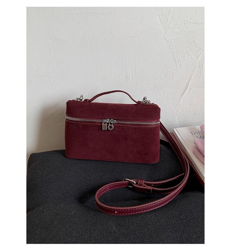 Fashionable Lunch Box Bag, Niche Retro Box Bag, Casual and Stylish Shoulder Bag with A Slanted Design