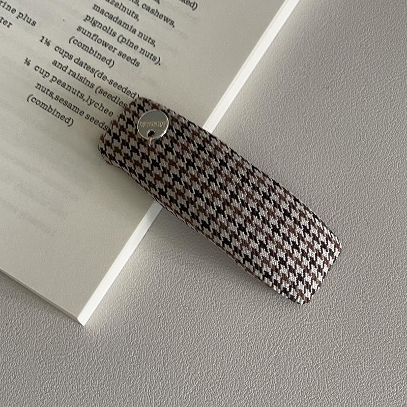 

Retro Plaid Women s Hair Clip - Hairpin Bangs Side Clip for Elegant Styles