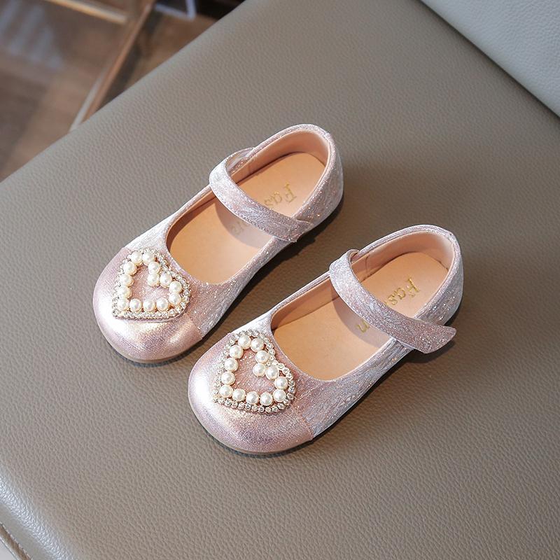 

Туфли-балетки для девочек, с круглым носком, нескользящие, детские кожаные туфли, с милыми жемчужинами, новинка 2025 года, детские туфли принцессы, модные, на мягкой подошве, шикарные 26 шампанского