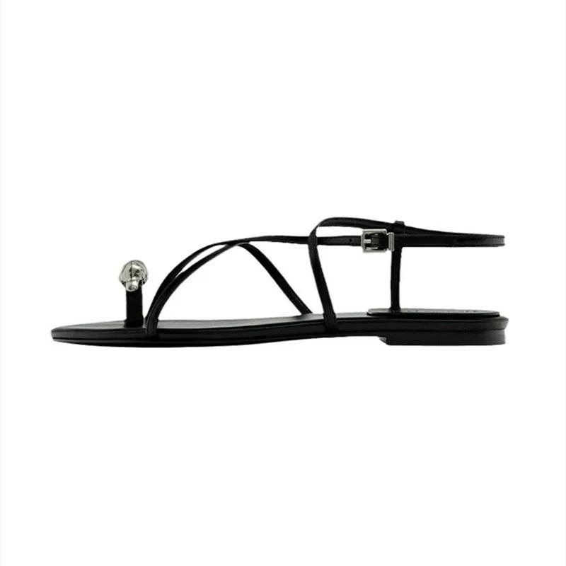 Designer Sexy Open Toe Cross Strap Over Toe Leather Flat Sandals Women Sexy Cross Strap Metal Decorative Summer Flats Slippers