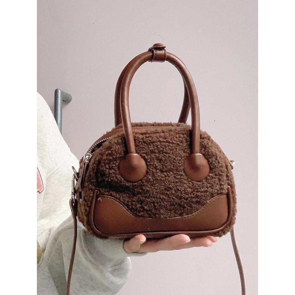 Ielgy Autumn Winter Handbag High-Value Ladies Fashion Plush Messenger Bag