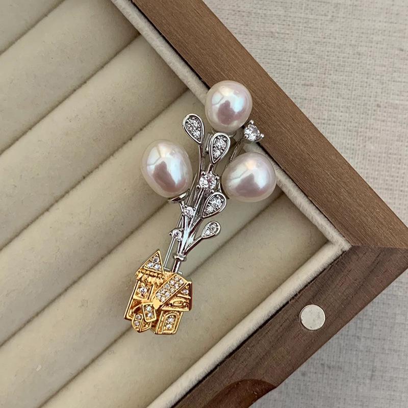 

Брошь Набор Дом из мультфильма Вверх: Позолоченная медь с цирконием и жемчугом, корсаж, западный ретро-стиль.