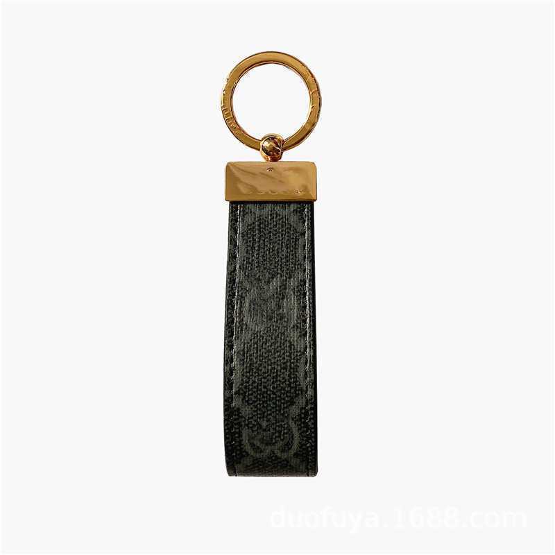 Trendy Leather Keychain: Classic European & American Style Ornament