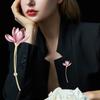 1 Stück Feste Schnalle Exquisite Lotus Brosche Multifunktionale Legierung Eleganz Geschenke Anzug Blume Dezenter Luxus Brosche Leichtgewicht