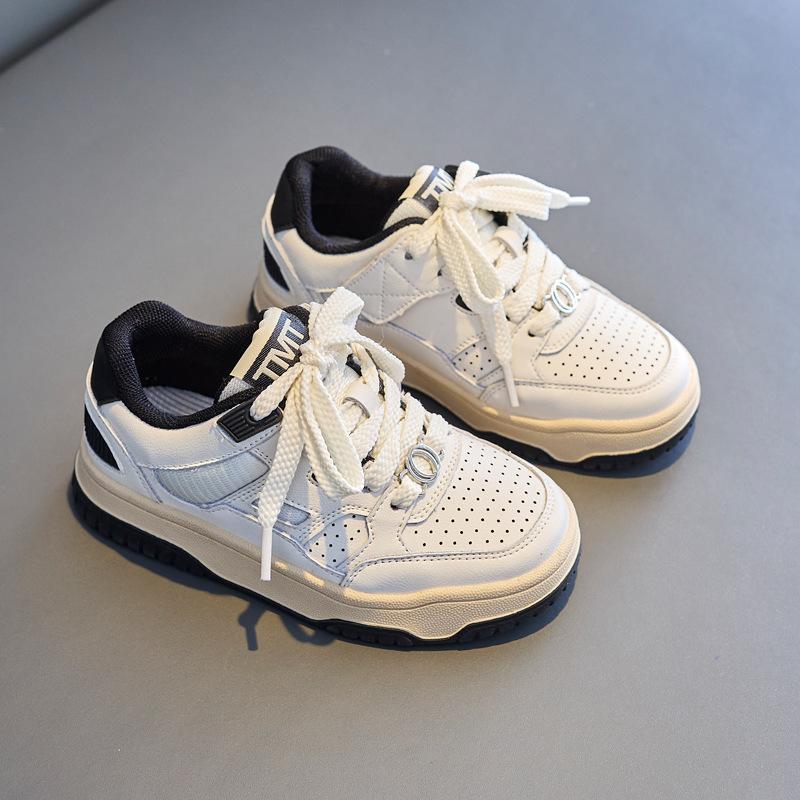 

Детские скейтборды Весна Новые мальчиковые спортивные туфли Мягкая подошва Нескользящая повседневная обувь для девочек с маленькими белыми туфлями Tide 40 чёрный