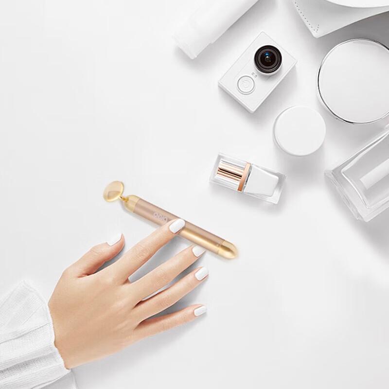 breo T-Shape Gold-Plated Facial Massager