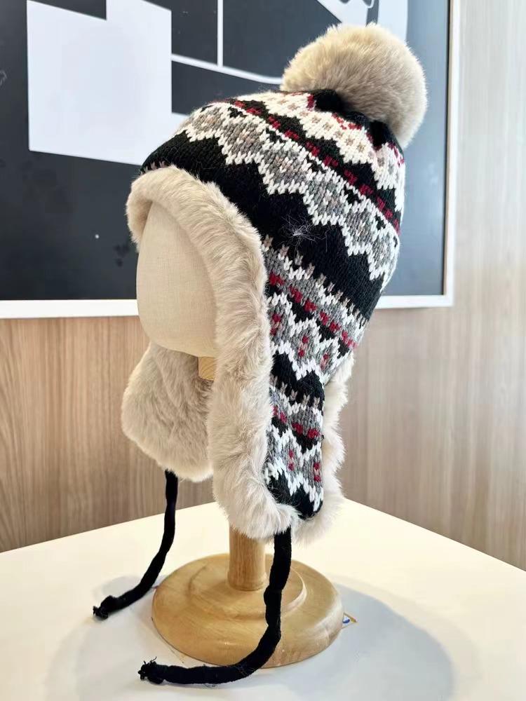 

Женская зимняя 2024 шапка-ушанка в корейском стиле в полоску из плюша - Защита от холода, теплая защита ушей, большой размер чёрный