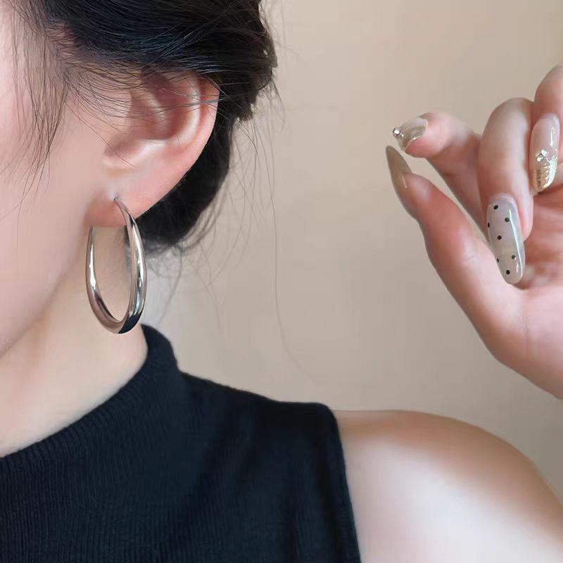 Fashionable Large Circle Plain Ring Earrings, Women's High-end Feeling Ear Clips, Earrings, New Popular Earrings, Earrings