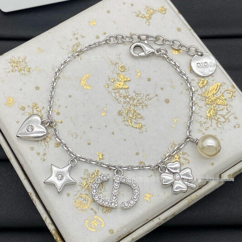 Djia D Herz-, Stern- und Kleeblatt-Charms-Armband mit Diamanten und Perlen