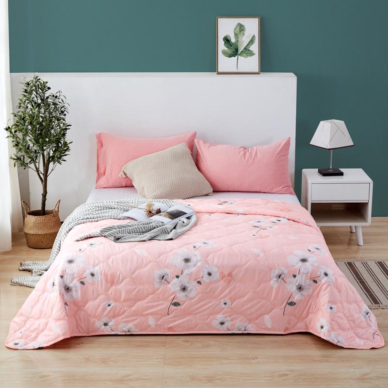 Ultrasonic Embossed Diamond Velvet Summer Quilt – Lightweight and Cool Gift Quilt