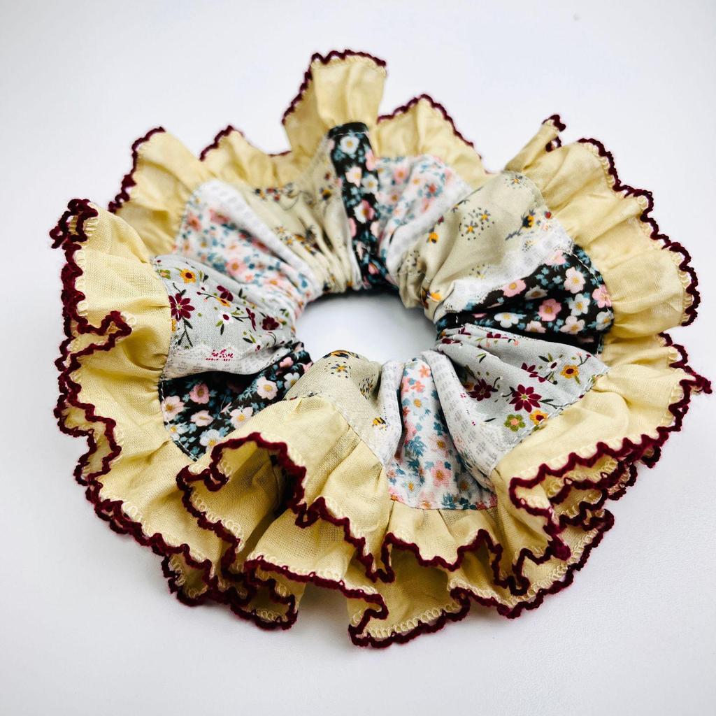 Korean Retro Floral Red Overlock Scrunchie - Elegant Hair Tie for Women