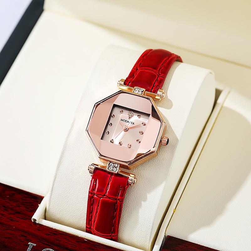 Pinduoduo Fashion Quartz Leather Strap Women's Trendy Wristwatch - Fresh & Versatile for Students